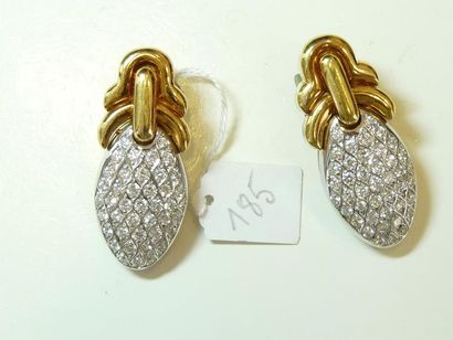 null Paire de pendants d'oreilles clips en or 18K (750/oo) de deux tons, la partie...