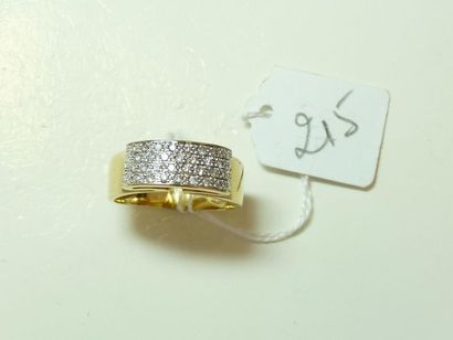 null Bague Jonc en or jaune 18K (750/oo) ornée d'un pavage de diamants taille brillant....