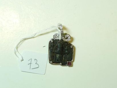 null Pendentif en or gris 18K (750/oo) orné d'une pièce Byzantine ne bronze, la monture...