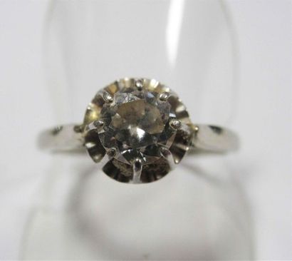 null Bague Solitaire en or gris (poinçon Hibou) surmontée d'un diamant pesant 0,75...