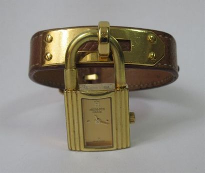 null HERMES - KELLY - Montre bracelet de poignet "Kelly Cadenas" en métal plaqué...