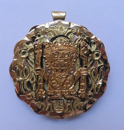 null Pendentif broche en or de deux tons à décor ciselé et repoussé - Travail mexicain...