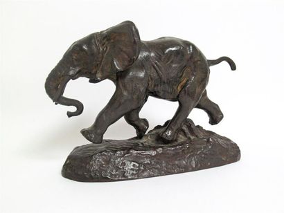 null Antoine Louis BARYE (1796-1875) "Eléphant du Sénégal courant" Bronze à patine...