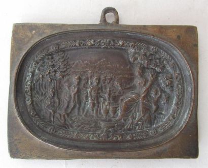 null Bas-relief en bronze figurant une scène mythologique. 7x10cm. 