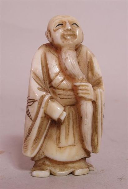 null Netsuke en ivoire bien sculpté d'un philosophe tenant sa longue barbe et un...