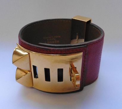 null HERMES Paris - Large bracelet "Collier de chien" en veau couleur framboise et...