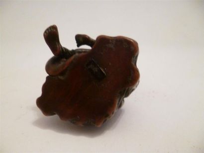 null Superbe netsuke en buis avec incrustations ivoire et corne brune de Gama Sennin...