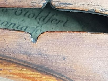 null ANTONIUS STOLDFERT - Luthier à Crémone - Violon entier, la table en épicéa et...