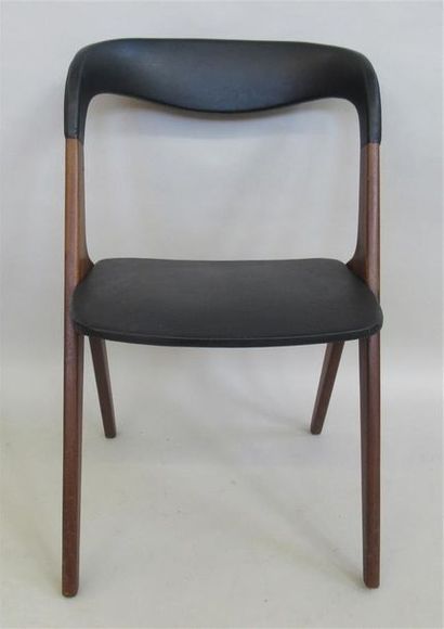 null Chaise en teck à assise et dossier en simili cuir noir - Travail scandinave,...