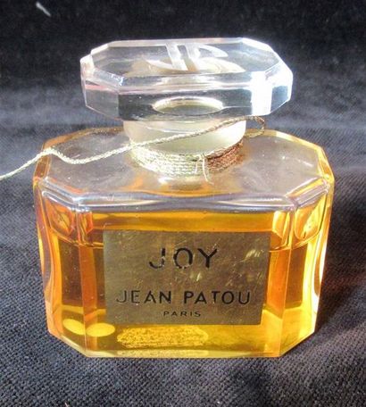 null JEAN PATOU "Joy" - Flacon de parfum de forme encrier, étiquette dorée titrée...