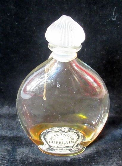 null GUERLAIN - «Jasmiralda» - (1917) - Flacon de parfum modèle «gourde» en verre...