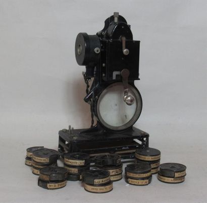 null PATHE BABY - Projecteur simple ancien - Probablement vers 1925 (manques). On...