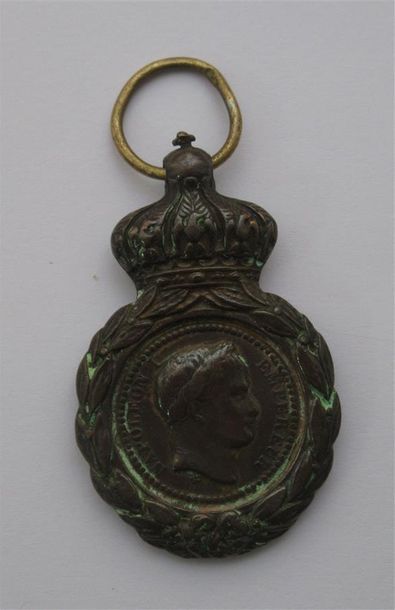 null Médaille commémorative en bronze figurant Napoléon Ier Empereur marquée au dos...