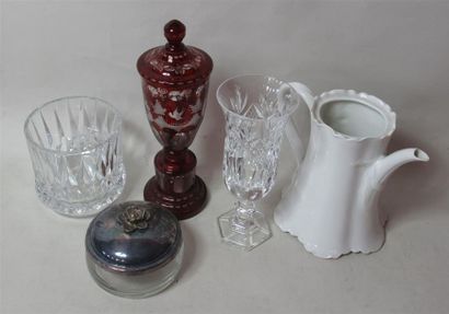 null Ensemble de verreries et cristal dont Pot couvert BOHEME, vases, bonbonnière...