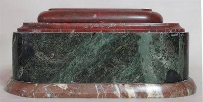 null Important socle en marbre de couleur à trois parties en gradins - Epoque XIXe...
