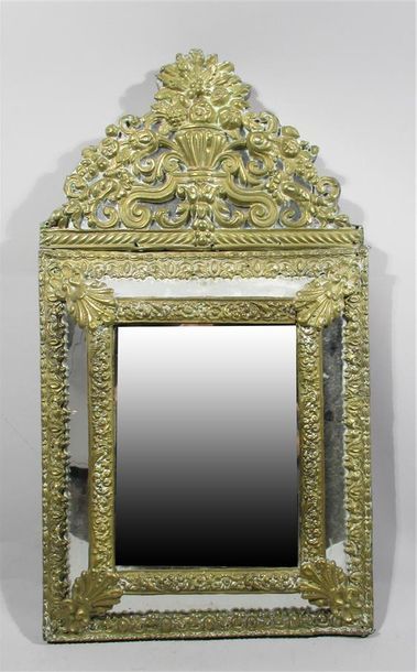 null Miroir à pareclose dit "Huguenot", le cadre en laiton repoussé à décor de bouquets,...