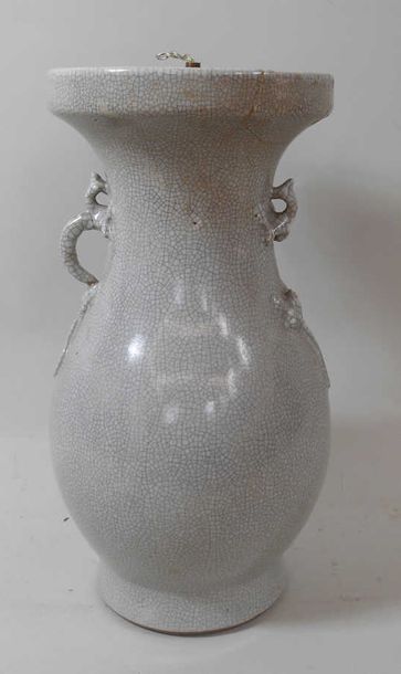 null Vase en porcelaine Céladon - Ht : 39 cm (monté en lampe) (accidents, manques...
