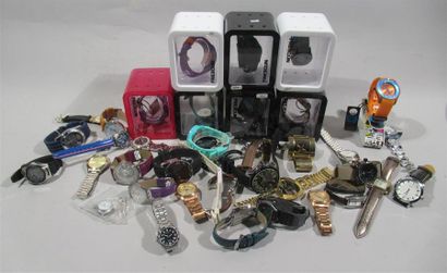 null FREEGUN - Ensemble d'environ 40 montres à quartz multicolores (prévoir changement...