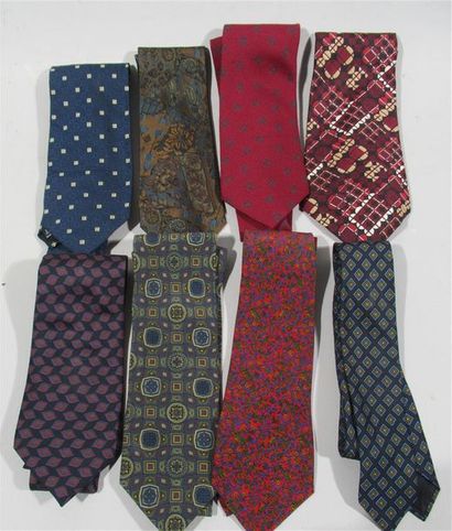 null Ensemble de 8 cravates griffées dont : LANVIN, Pierre CARDIN, BOSS, UNGARO,...