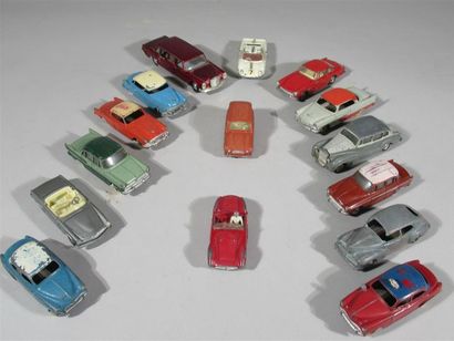 null Ensemble de DINKY TOYS dont : Mercedes benz 230 SL 516, Renault 4L 518, Ford...