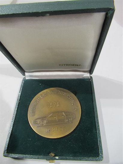 null DECAT à PARIS - Médaille en bronze à patine médaille figurant "Trophée Citroën...
