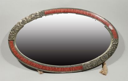 null SAINT GOBAIN - Miroir ovale, le cadre en bois stuqué et polychrome à décor de...