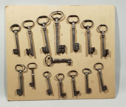 null Collection de 15 clefs anciennes en fer forgé - Lg max : 15,7 cm