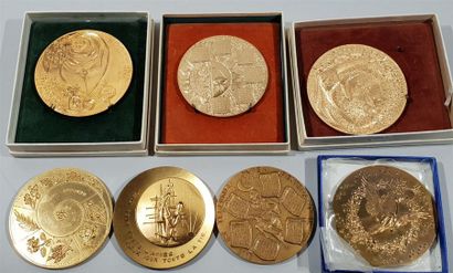 null MONNAIE DE PARIS - Ensemble de 7 médailles en bronze (dont certaines en coffret)...