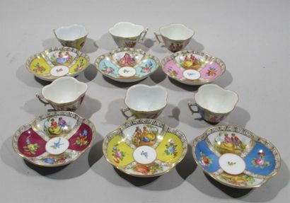 null LIMOGES FRANCE - Suite de six tasses et leurs sous-tasses en porcelaine à décor...