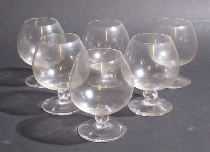 null DAUM - Modèle "Vinci" - Suite de 6 grands verres à cognac en cristal, la virole...