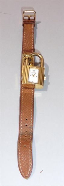null HERMES - KELLY - Montre bracelet de poignet "Kelly Cadenas" en or jaune plaqué...