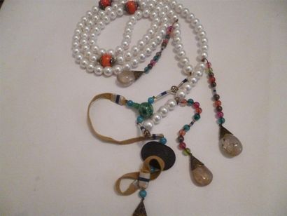 null Collier de Mandarin Chinois composé de 108 perles séparées par 3 perles en corail...
