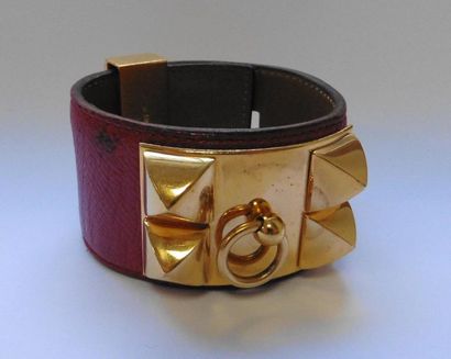 null HERMES Paris - Large bracelet "Collier de chien" en veau couleur framboise et...