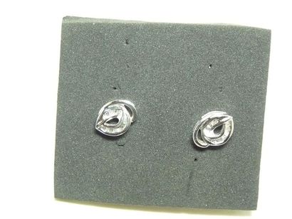 null Paire de boutons d'oreilles en or gris 18K (750/oo)à décor de volutes sertis...