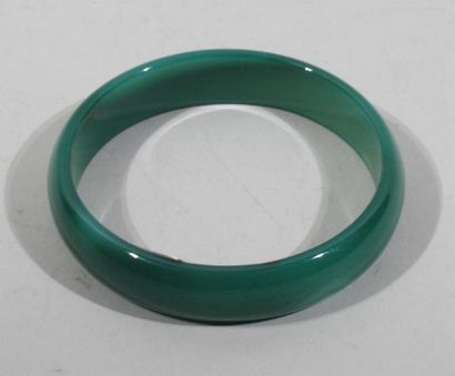 null Bracelet rigide en jade vert sculpté - Diam intérieur : 6,6 cm