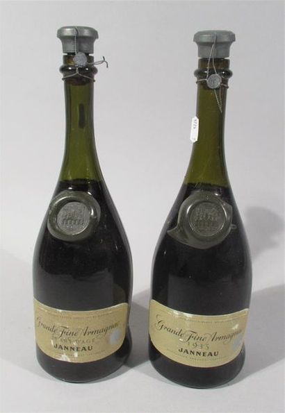 null 2 bouteilles de GRANDE FINE ARMAGNAC JANNEAU, l'une 50 ans d'âge et l'autre...