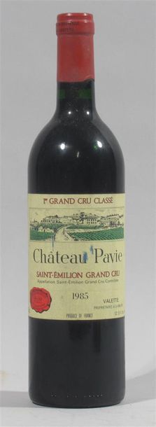 null Une bouteille de CHATEAU PAVIE 1985