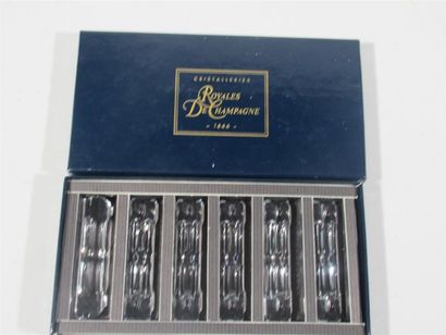 null CRISTALLERIE ROYALES DE CHAMPAGNE - Suite de six porte-couteaux modèle "Bourbon"...