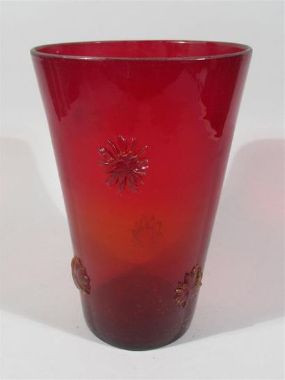 null Important vase en verre rouge à décor appliqué de soleil - MURANO, Venise -...