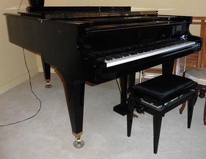 null C. BECHSTEIN - BERLIN - Piano demi-queue en bois laqué noir, à trois pieds tournés...