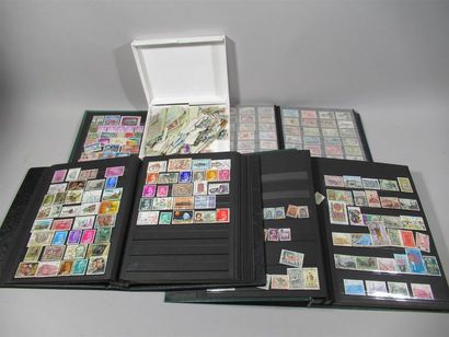 null Collection de timbres Poste en quatre albums - Principalement France On y joint...