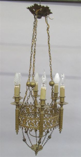 null PETIT LUSTRE en métal et bronze doré formé d'une couronne ajourée à motif de...