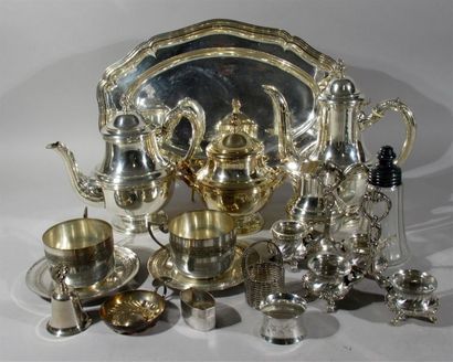 null Service à thé café en métal argenté, modèle Louis XVI, comprenant : cafetière,...