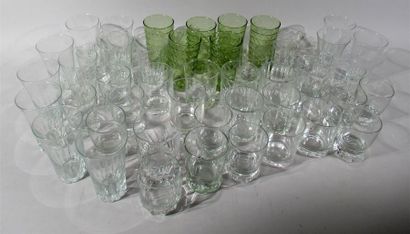 null Parties de services de verres dépareillés en verre principalement verres à whisky,...