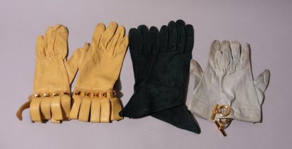null HERMES Paris - Trois paires de gants en chevreau, agneau et peau velours de...