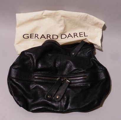 null GERARD DAREL - Sac à main à anse modèle 24 H en cuir noir avec une pochette...