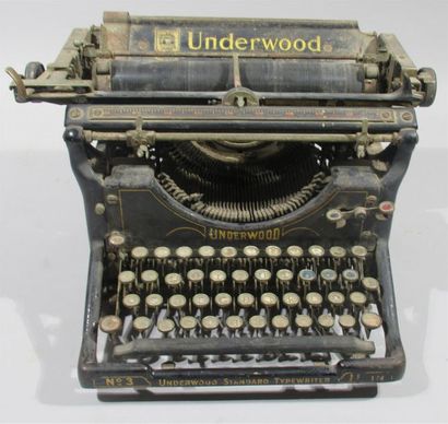 null UNDERWOOD Machine à écrire. Vers 1920. Usures et oxydations. 