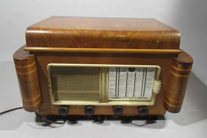 null Poste de radio ancien en placage de palissandre et de bois clair avec ornementation...