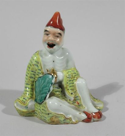 null CHINE - "Magot" Sujet en porcelaine à décor poychrome avec la langue mobile...