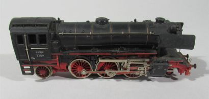 null MARKLIN - Locomotive tender Marklin noire et rouge - N°23014 - Ht : 5,5 cm 